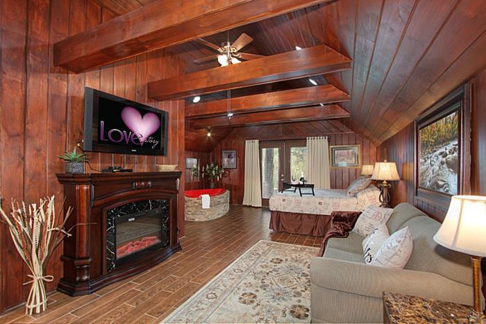 Burnin' Love Gatlinburg Exterior photo