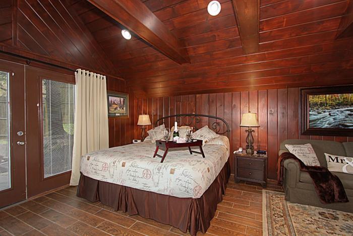 Burnin' Love Gatlinburg Exterior photo