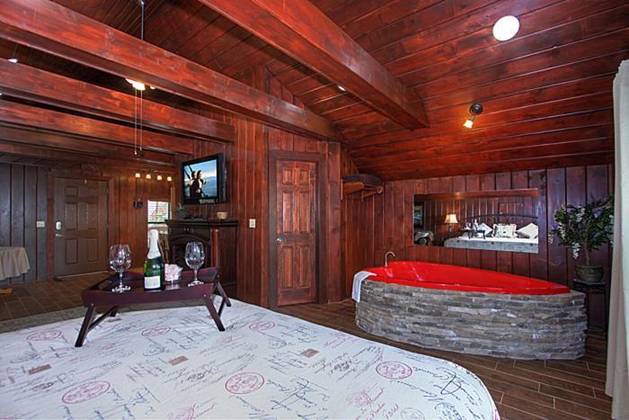 Burnin' Love Gatlinburg Exterior photo